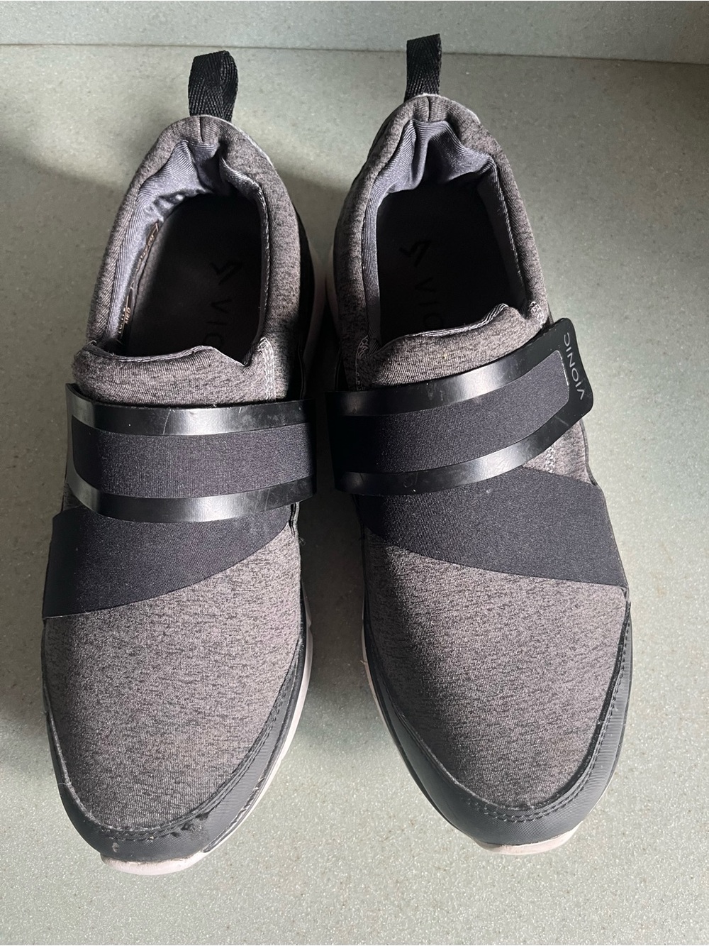 Vionic Women’s Darcy Gray and Black Slip-On Sneakers with strap detail Sz 8.5